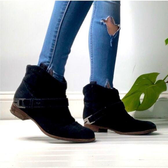 UGG Black Women’s Ankle Booties- Austin style-size 7 - Picture 2 of 12